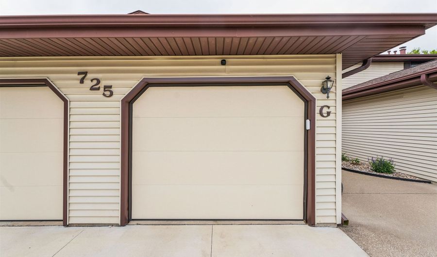 725 S WESTHAVEN Pl G, Appleton, WI 54914 - 2 Beds, 2 Bath