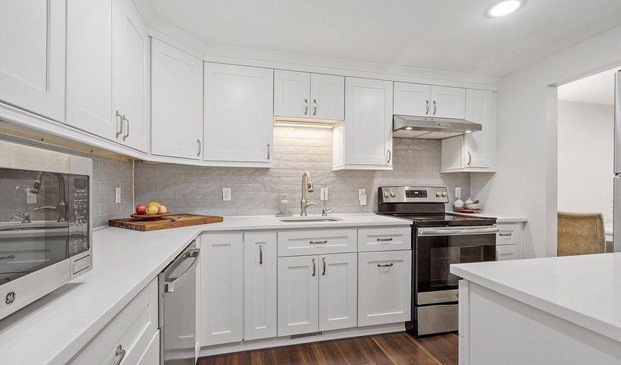 5 Elm St 2, Acton, MA 01720 - 2 Beds, 2 Bath