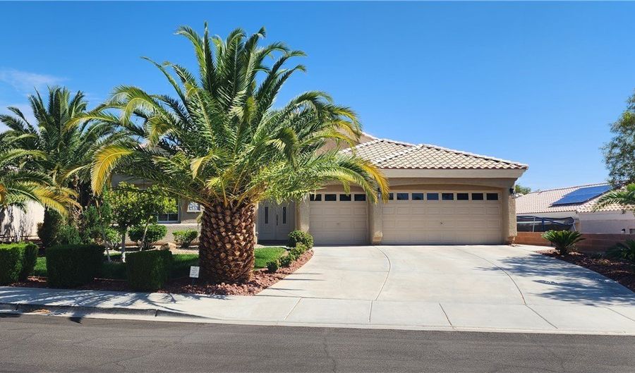 2560 Deer Season St, Henderson, NV 89052 - 3 Beds, 3 Bath