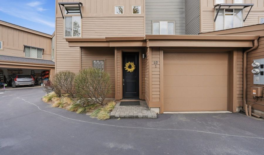 40 SW MCKINLEY Ave, Bend, OR 97702 - 2 Beds, 3 Bath