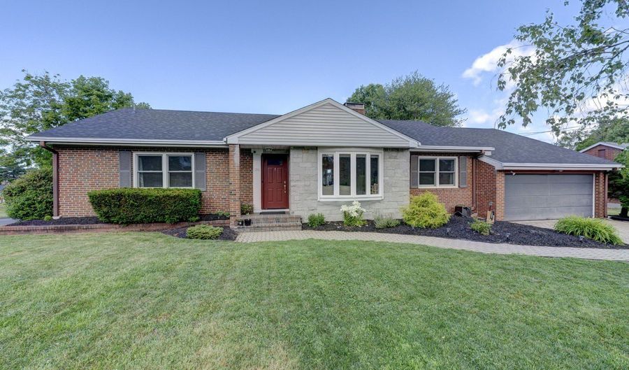 136 Juniper Ln, Berlin, CT 06037 - 3 Beds, 2 Bath