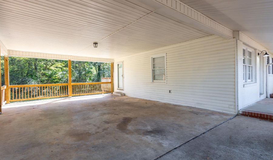 5225 SAKSTON Dr, Anniston, AL 36206 - 3 Beds, 2 Bath