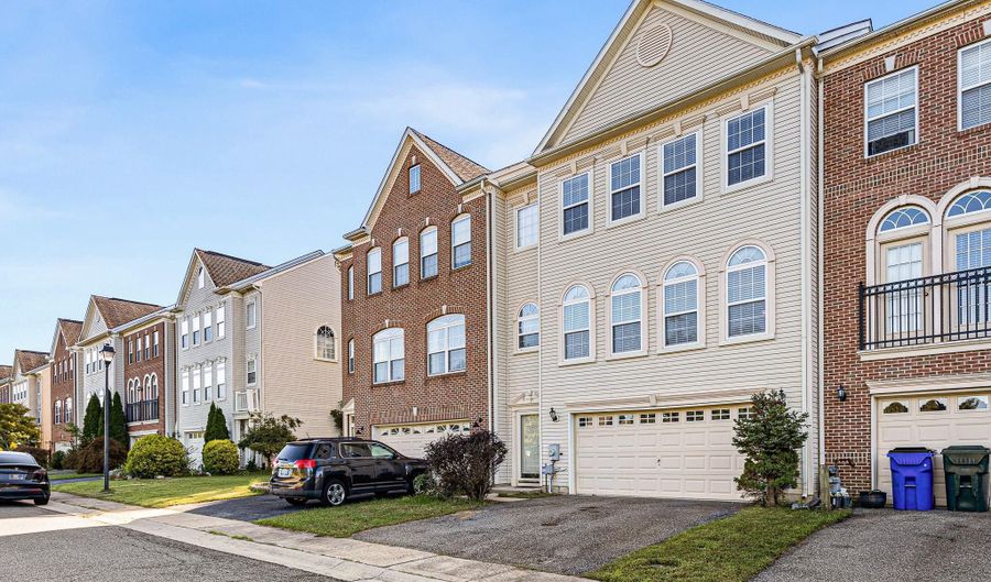 13 SYCAMORE Ln, Bear, DE 19701 - 3 Beds, 3 Bath