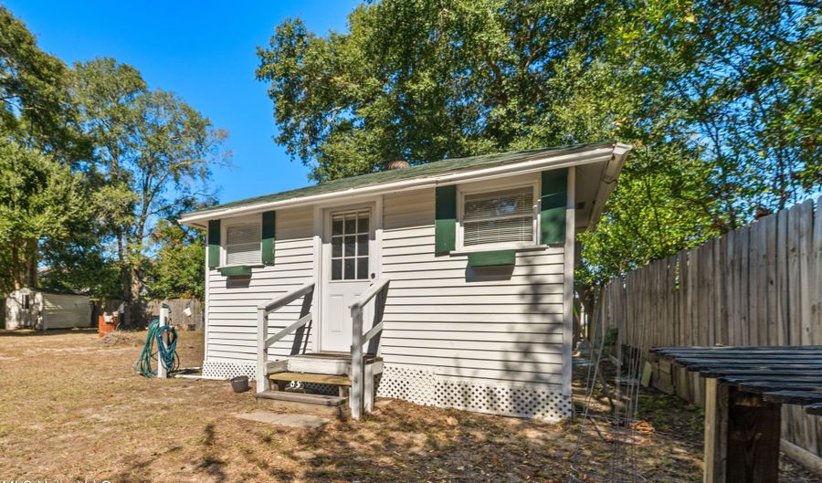 1648 Hollywood Blvd, Biloxi, MS 39531 - 3 Beds, 2 Bath