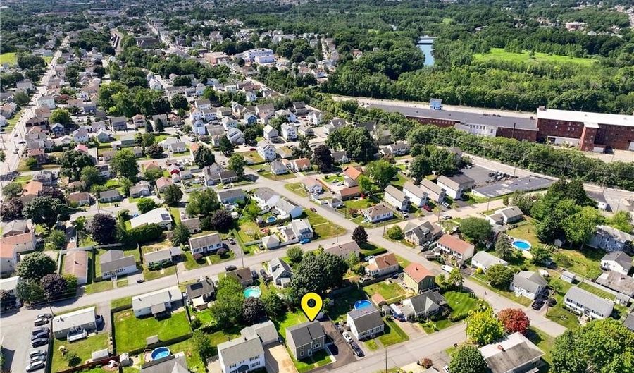 38 Winsor St, Cumberland, RI 02864 - 5 Beds, 4 Bath