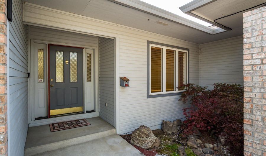 64507 McGrath Rd, Bend, OR 97701 - 3 Beds, 3 Bath