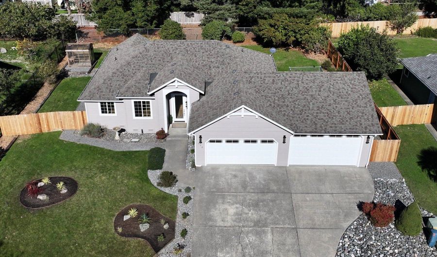 970 HASSETT St, Brookings, OR 97415 - 3 Beds, 2 Bath