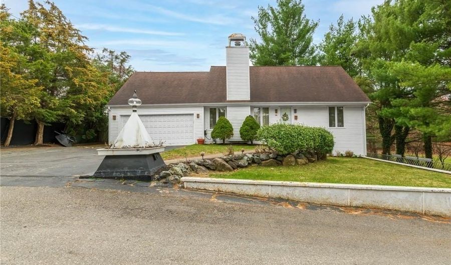 14 Jasper Ave, Johnston, RI 02919 - 3 Beds, 2 Bath