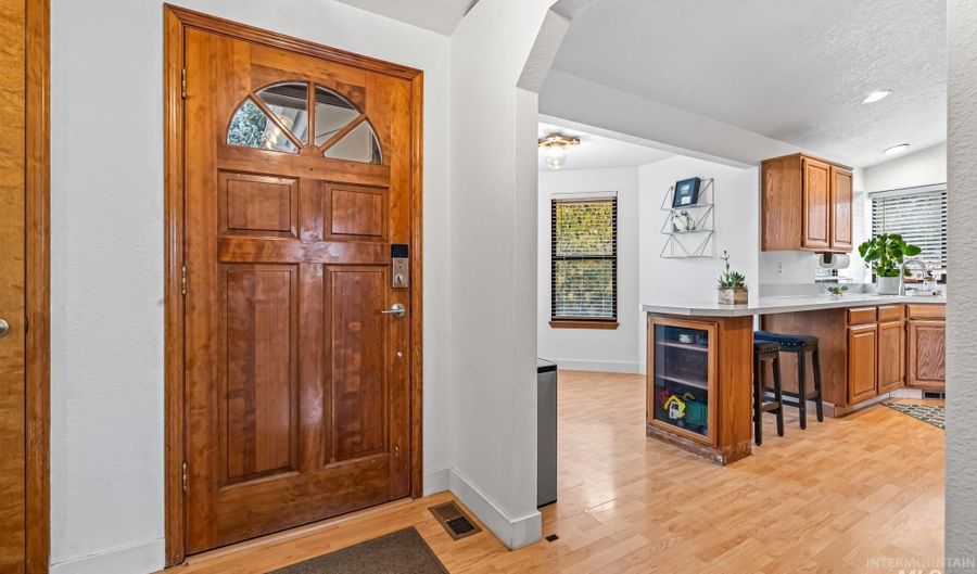 934 N Iris, Boise, ID 83704 - 3 Beds, 2 Bath