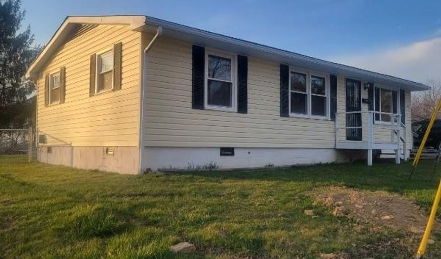389 CIRCLEVIEW Dr, Beckley, WV 25801 - 3 Beds, 1 Bath