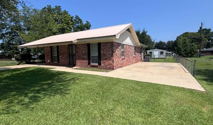 103 Evergreen St, Amory, MS 38821 - 4 Beds, 2 Bath