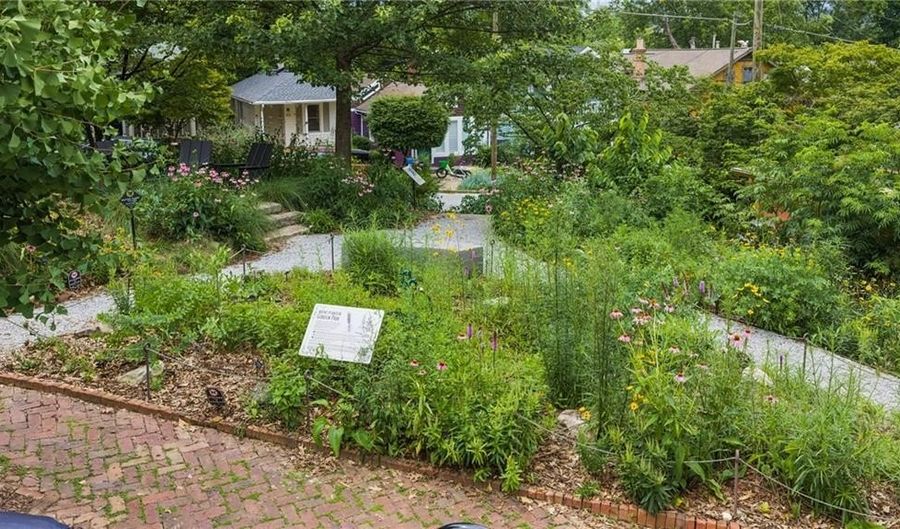 816 Virgil St NE, Atlanta, GA 30307 - 2 Beds, 2 Bath