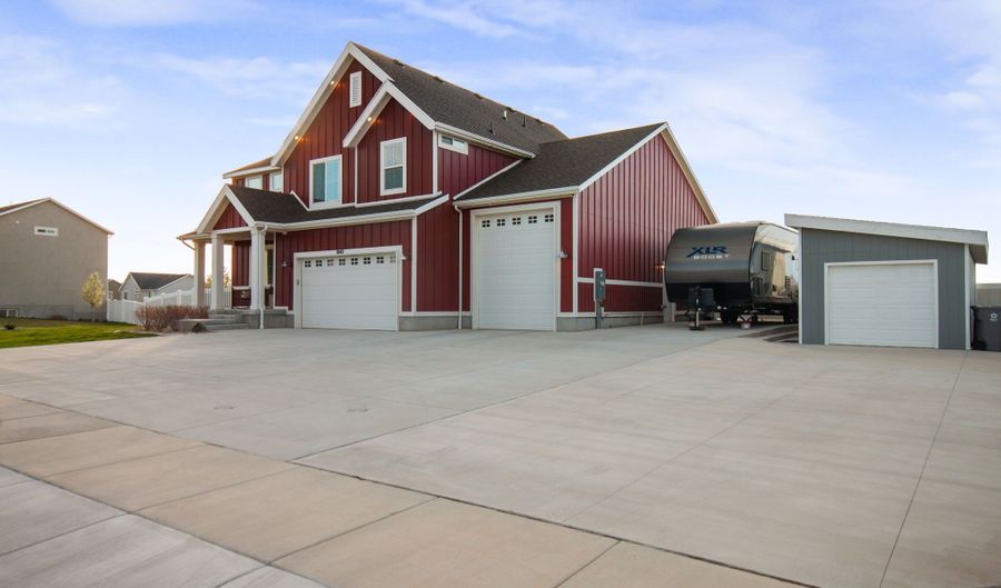1042 S RED BARN Dr, Santaquin, UT 84655 - 5 Beds, 3 Bath