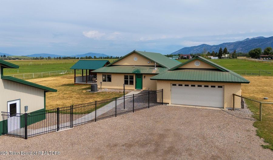 800 COUNTY ROAD 123, Bedford, WY 83112 - 3 Beds, 2 Bath