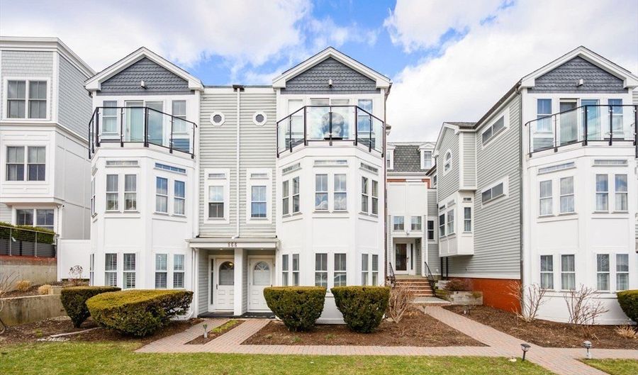 866 E 6th St 1, Boston, MA 02127 - 2 Beds, 2 Bath