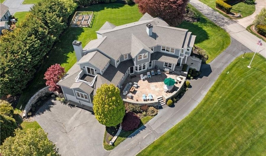 75 N Cliff Dr, Narragansett, RI 02882 - 5 Beds, 4 Bath