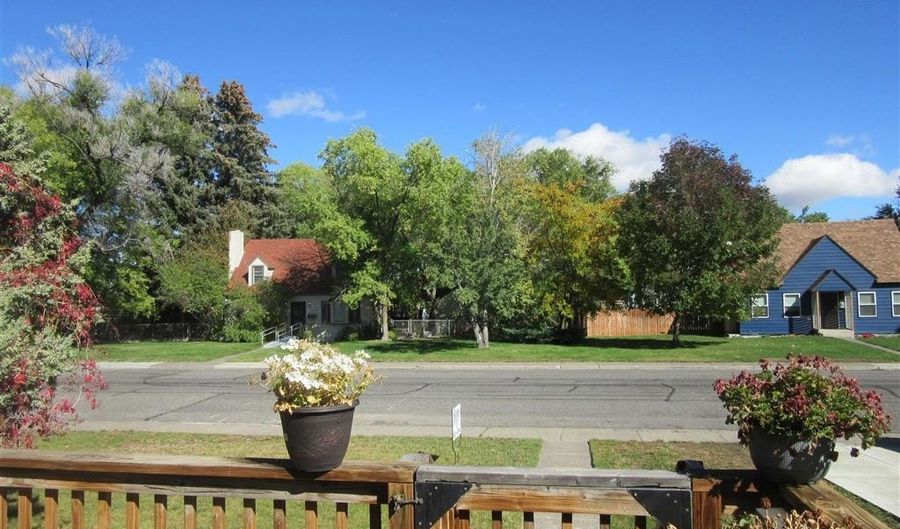 520 Circle Dr E, Cody, WY 82414 - 4 Beds, 1 Bath