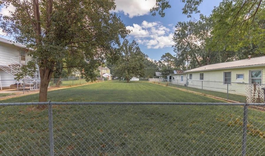834 S A St, Arkansas City, KS 67005 - 3 Beds, 1 Bath