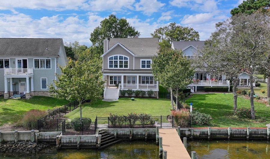 817 RIVERSIDE Dr, Arnold, MD 21012 - 4 Beds, 4 Bath