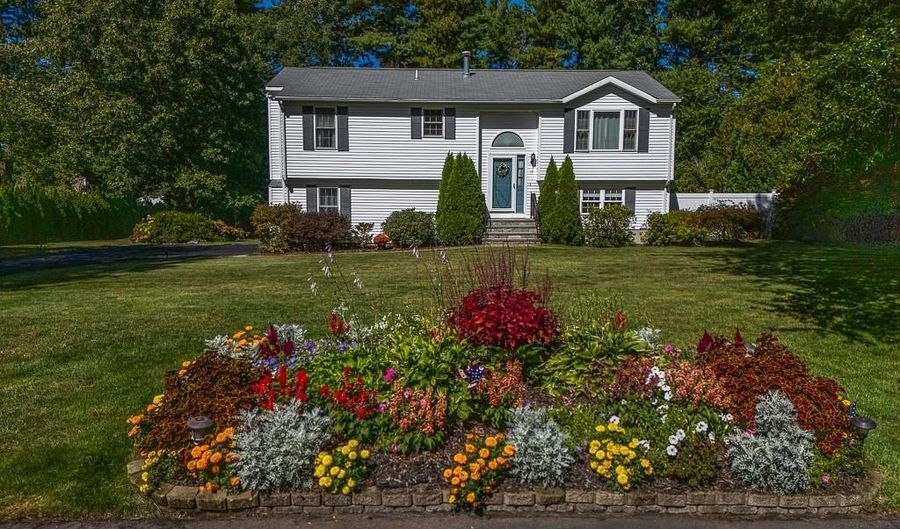 17 Wood Cove Dr, Coventry, RI 02816 - 3 Beds, 2 Bath