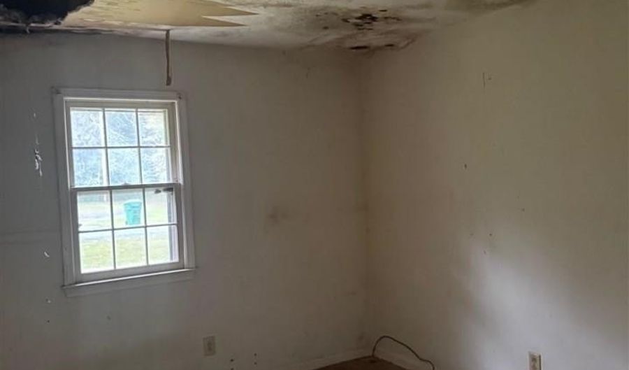 131 Arthur Smith St, Bennettsville, SC 29512 - 3 Beds, 1 Bath