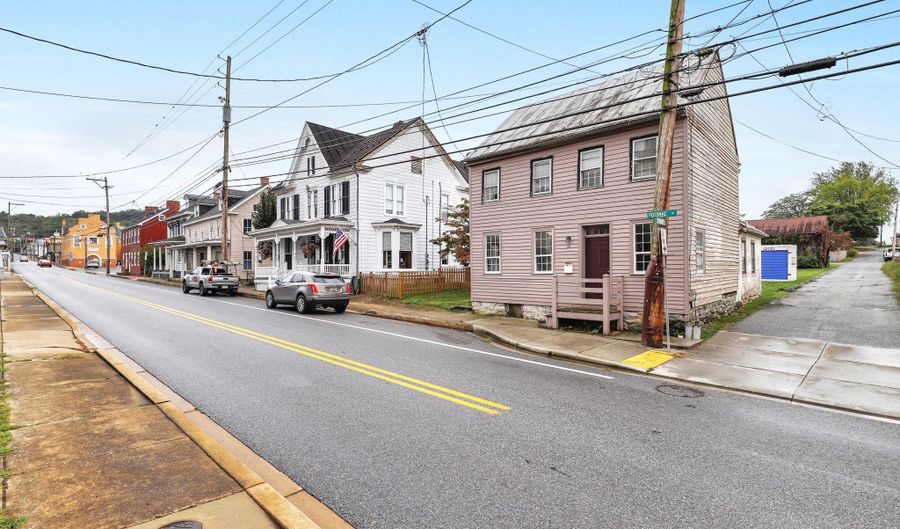 28 POTOMAC St, Boonsboro, MD 21713 - 3 Beds, 2 Bath