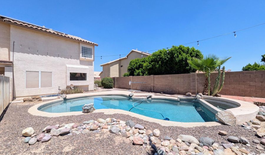 12425 W ENCANTO Blvd, Avondale, AZ 85392 - 5 Beds, 3 Bath