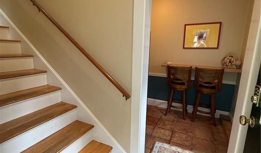 141 Coggeshall Ave, Newport, RI 02840 - 1 Beds, 1 Bath