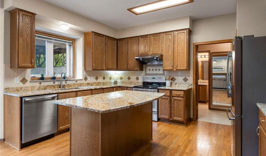 13947 Fleetwood Ave, Apple Valley, MN 55124 - 4 Beds, 4 Bath