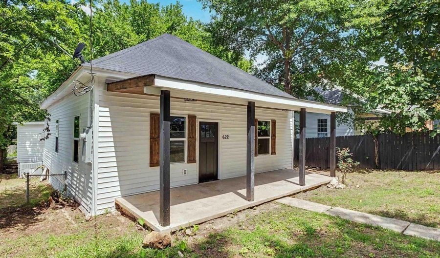 622 Denton St, Benton, AR 72015 - 3 Beds, 2 Bath
