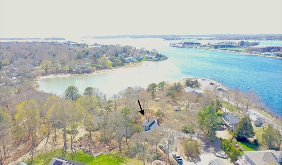 5 Bell Rd 5, Bourne, MA 02532 - 2 Beds, 2 Bath