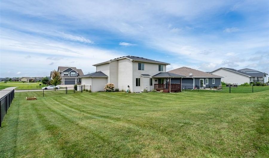 1615 NE Vicksburg Dr, Ankeny, IA 50021 - 4 Beds, 3 Bath