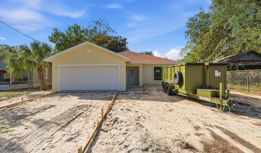 518 BENNETT St, Auburndale, FL 33823 - 3 Beds, 2 Bath