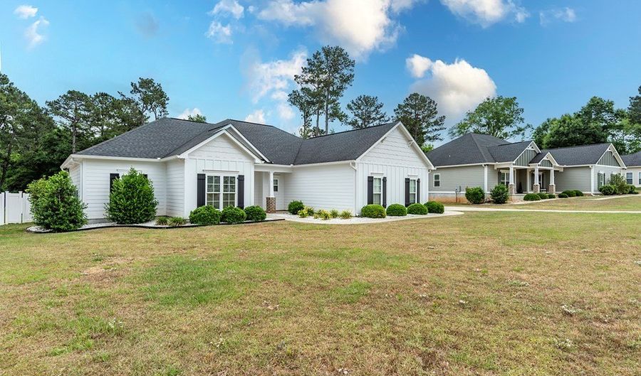 122 Hollister Dr, Albany, GA 31721 - 4 Beds, 3 Bath