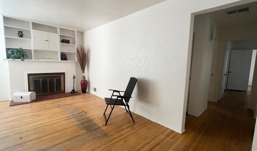 305 MADISON St NE, Albuquerque, NM 87108 - 3 Beds, 2 Bath