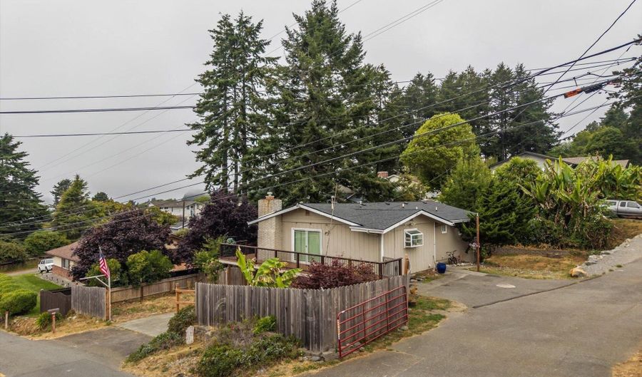 1214 Ransom Ave, Brookings, OR 97415 - 3 Beds, 2 Bath