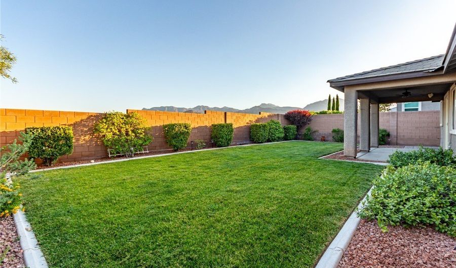 10407 Hemingway Ct, Las Vegas, NV 89149 - 4 Beds, 3 Bath