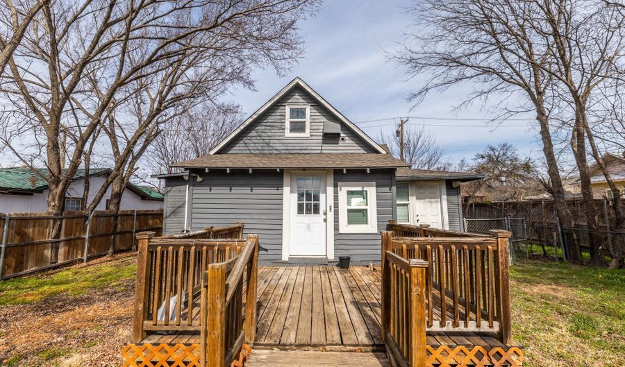 203 W Purdom Ave, Alvarado, TX 76009 - 3 Beds, 2 Bath