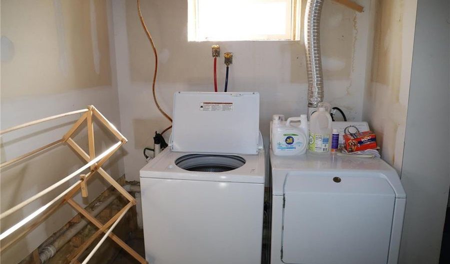 703 Maple St, Alexandria, MN 56308 - 3 Beds, 2 Bath