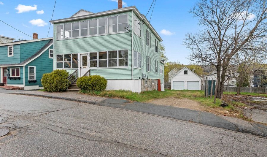 116 Sessions St, Berlin, NH 03570 - 5 Beds, 2 Bath