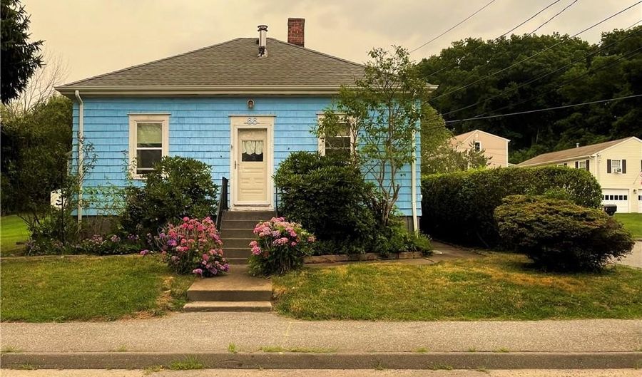 66 Sherry Ave, Bristol, RI 02809 - 3 Beds, 1 Bath