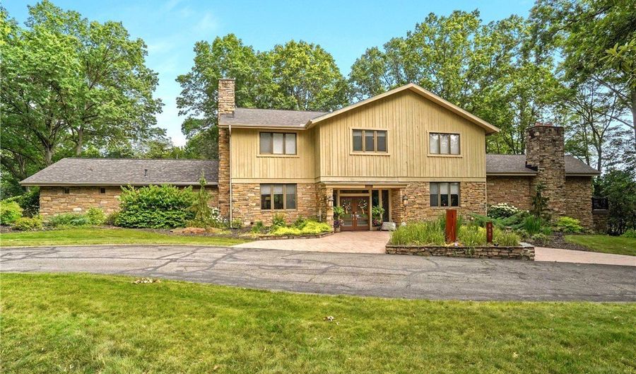 889 Eaton Ave, Akron, OH 44303 - 5 Beds, 7 Bath