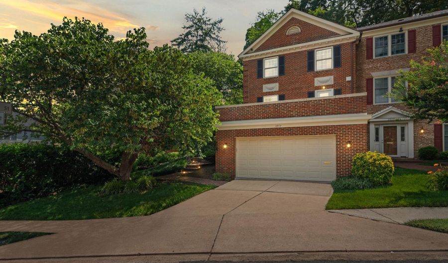 2317 S QUEEN St, Arlington, VA 22202 - 3 Beds, 4 Bath