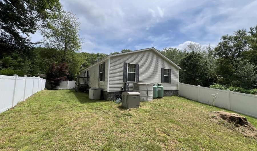 3 Goldfinch Rd, Barrington, NH 03825 - 3 Beds, 2 Bath