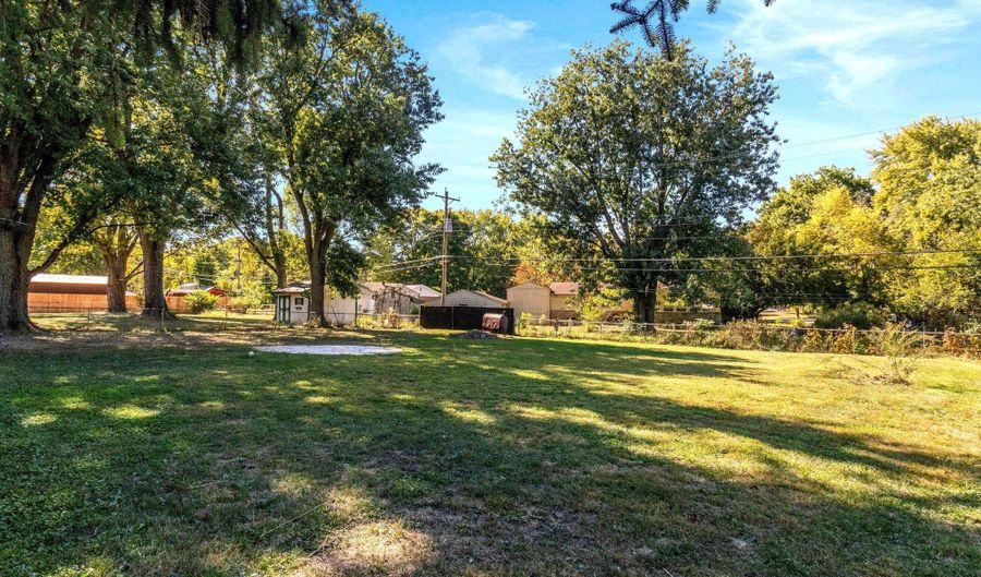 1074 S Avon Ave, Avon, IN 46123 - 3 Beds, 2 Bath