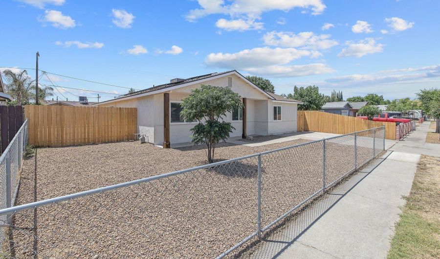 11456 Manzanita St, Armona, CA 93202 - 3 Beds, 2 Bath