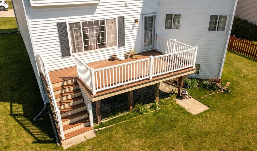 1094 Holly Dr, Antioch, IL 60002 - 4 Beds, 3 Bath