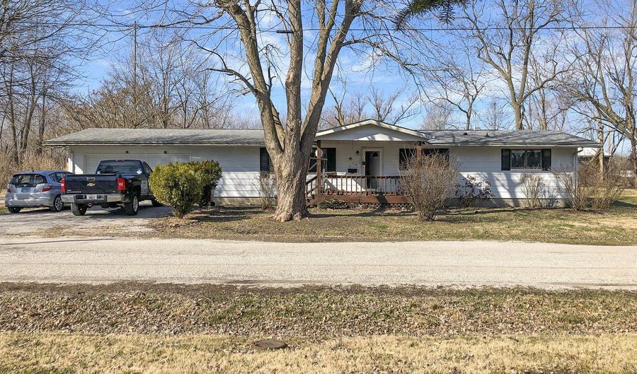 714 S Rose St, Benld, IL 62009 - 3 Beds, 2 Bath