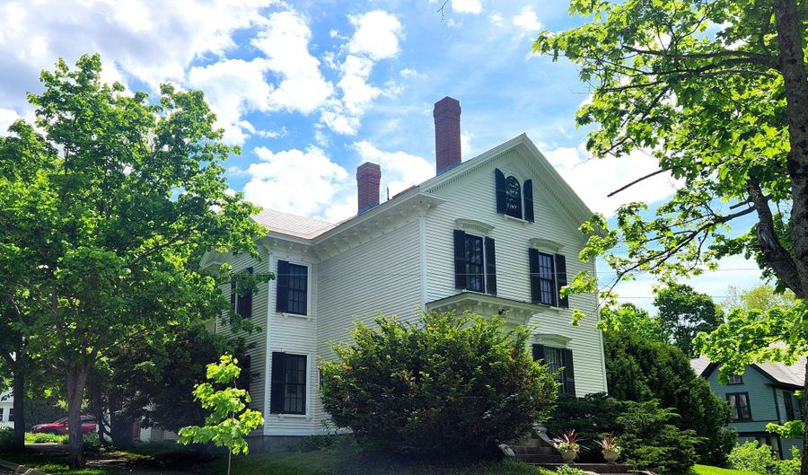 151 Kenduskeag Ave, Bangor, ME 04401 - 5 Beds, 3 Bath