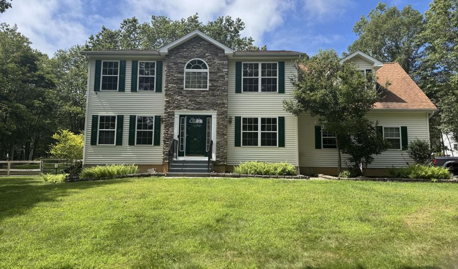 2337 Cheyenne Dr, Blakeslee, PA 18610 - 4 Beds, 3 Bath